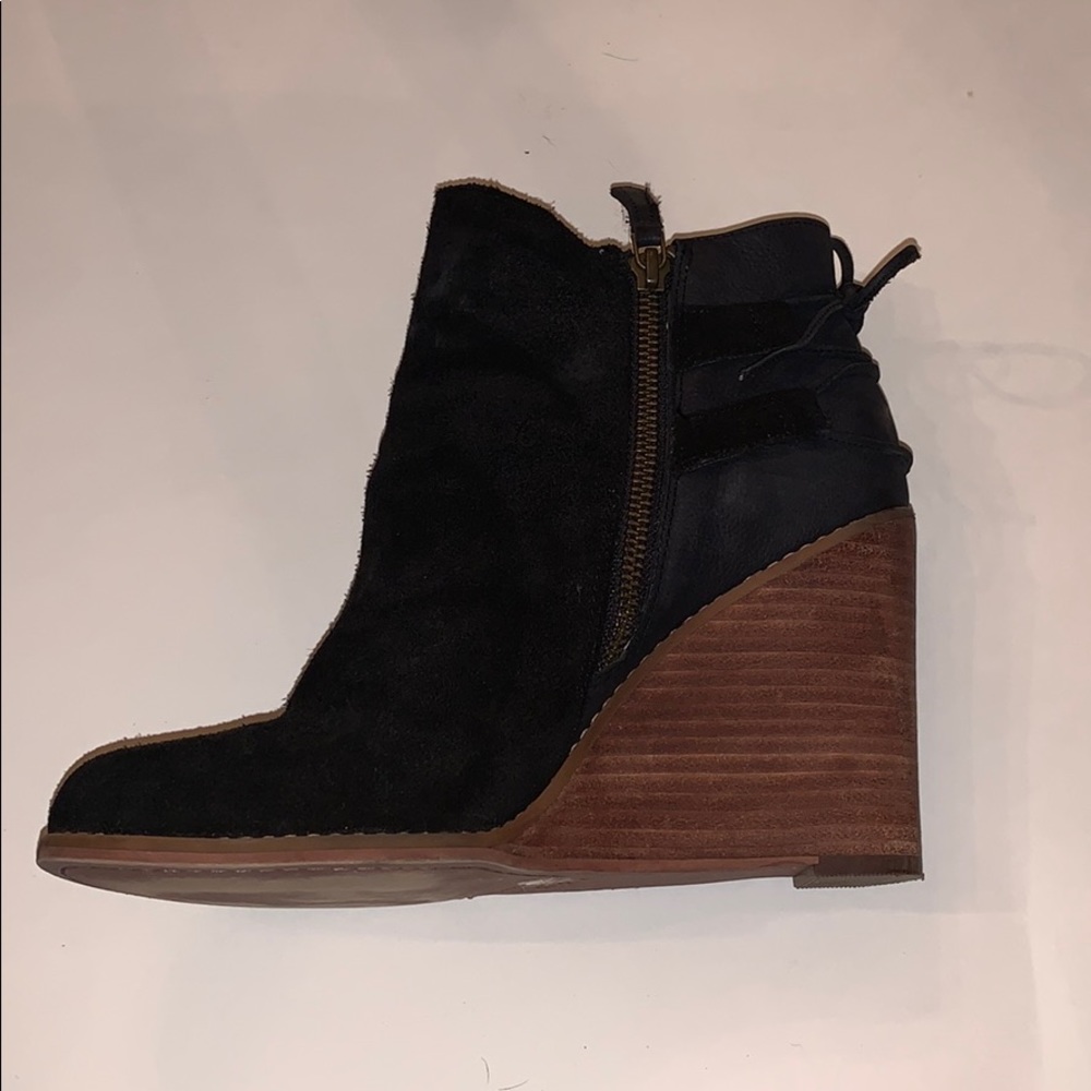 Hinge Booties